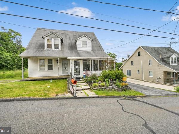 24 UPPER BEECHWOOD AVENUE, POTTSVILLE, PA 17901