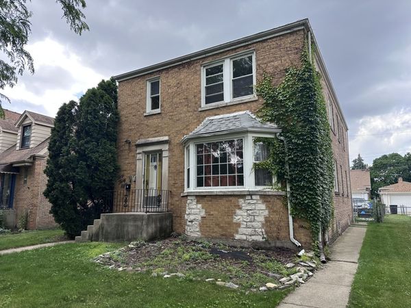 5038 N Mango Avenue , Chicago, IL 60630