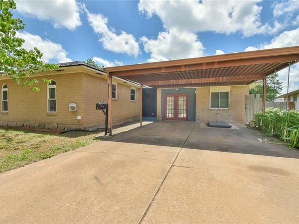 1012 NW 7th Place, Moore, OK 73160