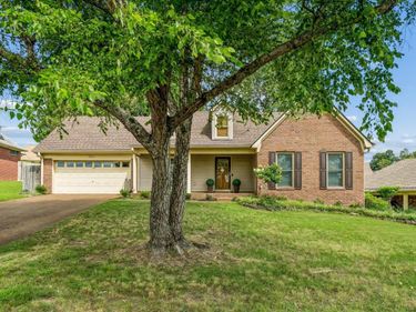 2309 HICKORY PATH DR, Cordova, TN 38016