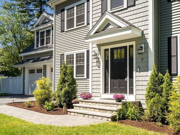 7 Perham St, Bedford, MA 01730