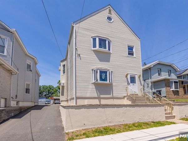 137 Uhland, EAST RUTHERFORD, NJ 07073