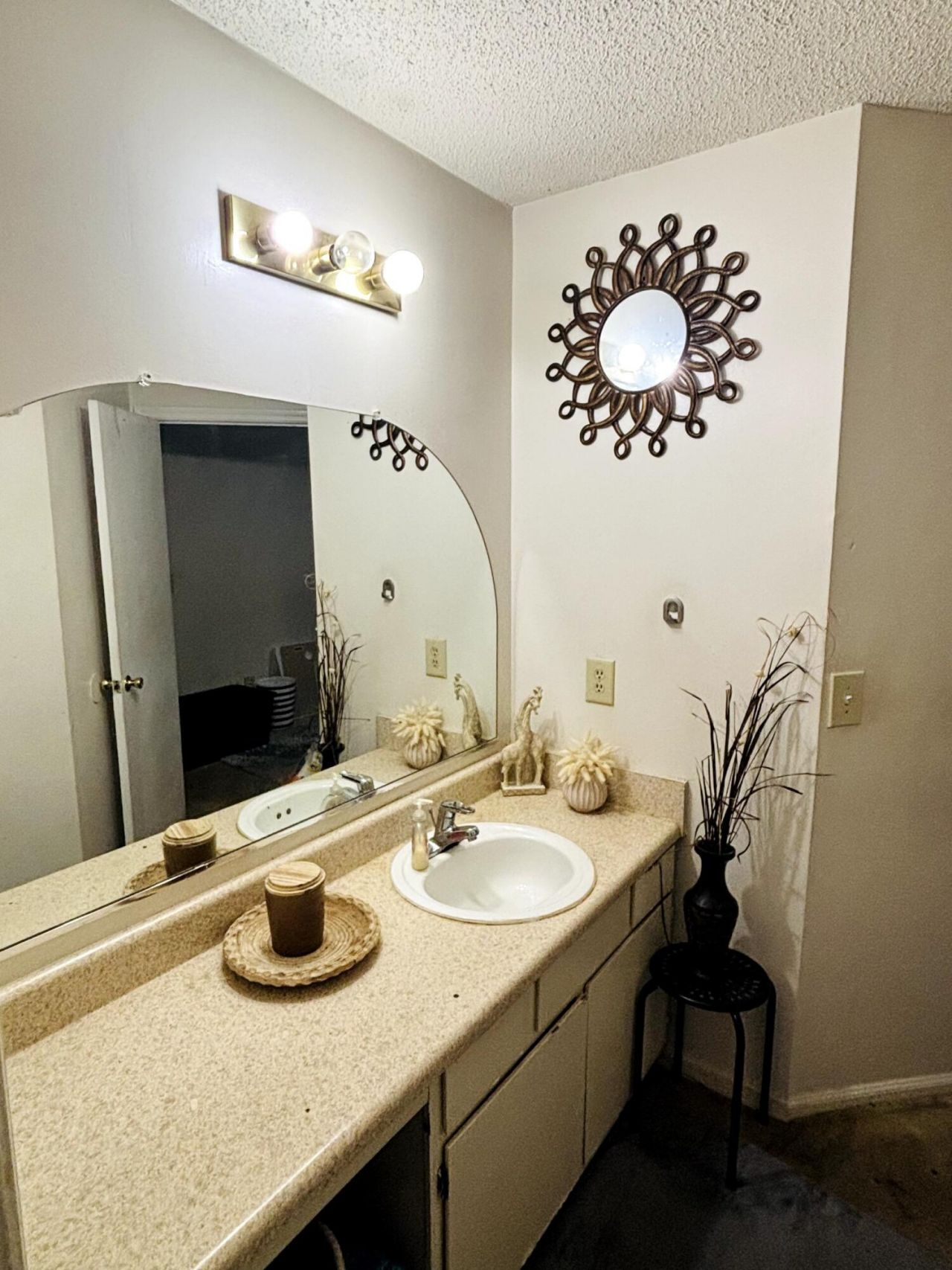 402 Miami Street Photo 6