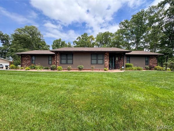 116 Lakewood Drive , Columbia, IL 62236