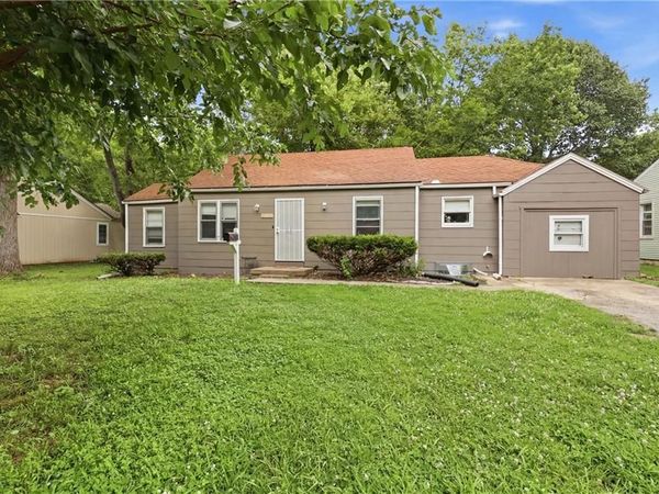11217 Applewood Drive, Kansas City, MO 64134