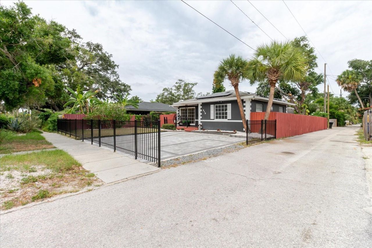 210 49 Th Street N, Saint Petersburg, FL 33710 Photo