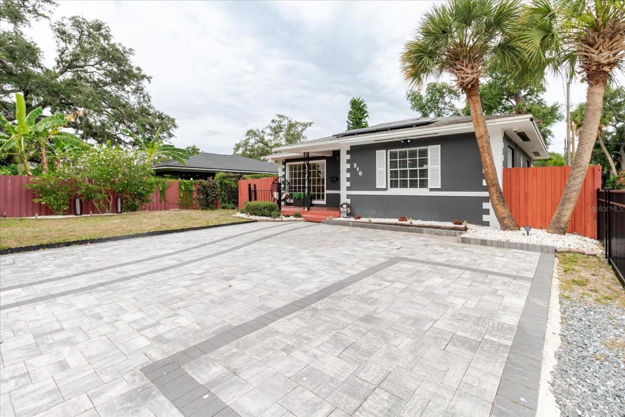 210 49 Th Street N, Saint Petersburg, FL 33710 Photo