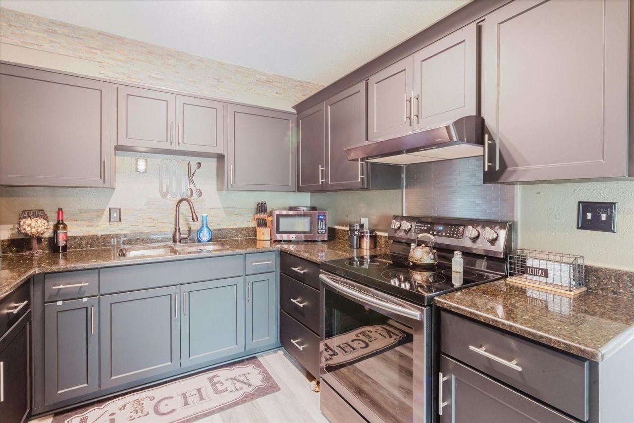 210 49 Th Street N, Saint Petersburg, FL 33710 Photo