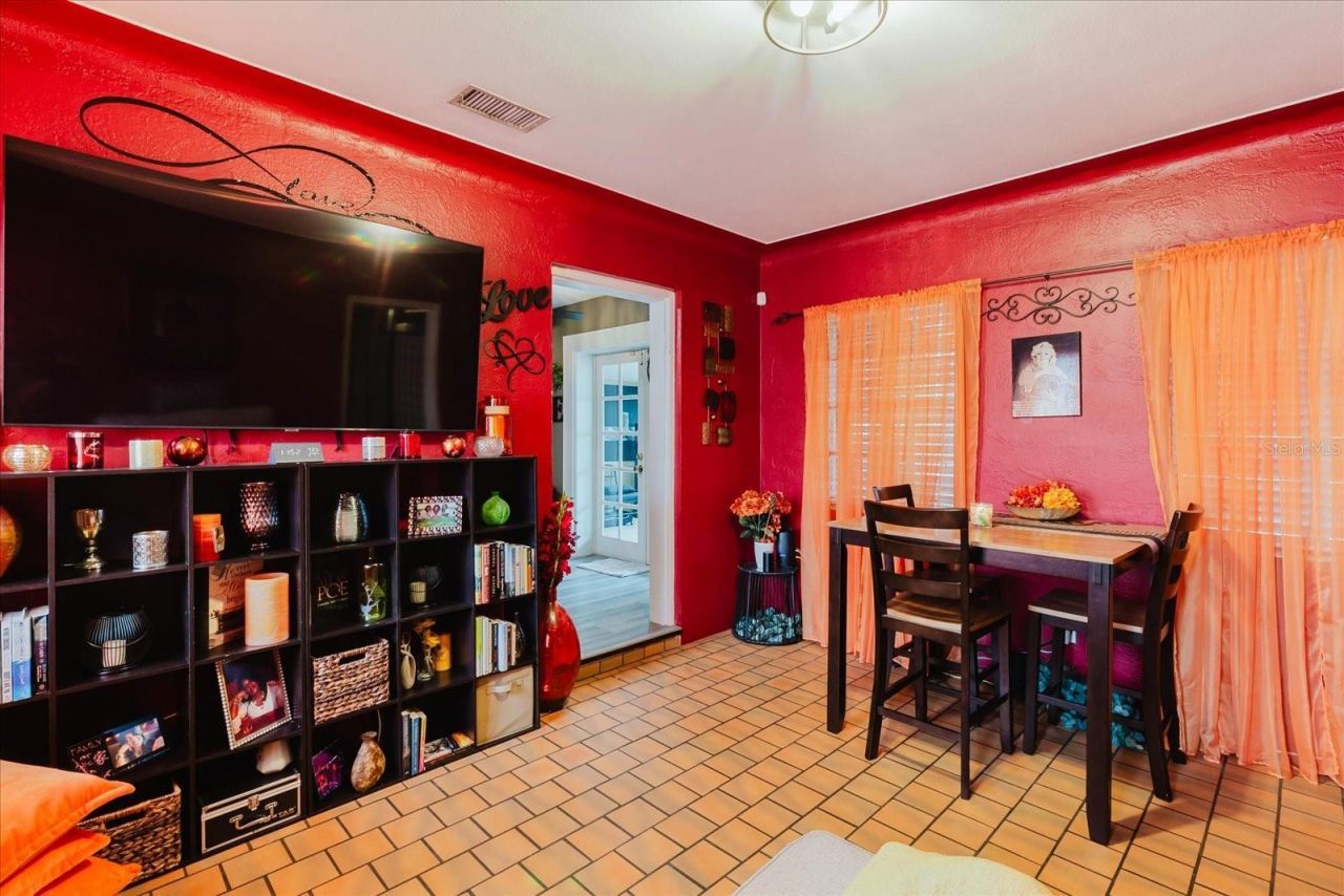210 49 Th Street N, Saint Petersburg, FL 33710 Photo
