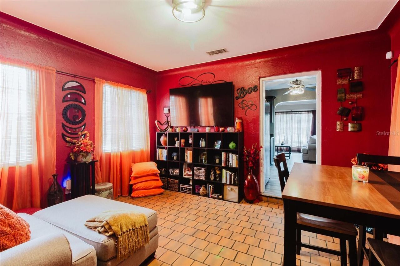 210 49 Th Street N, Saint Petersburg, FL 33710 Photo