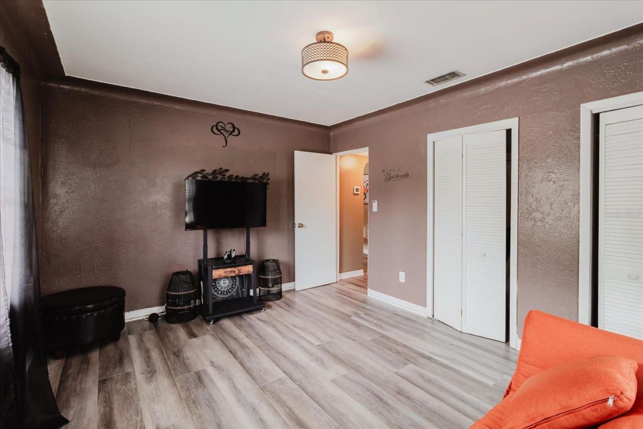 210 49 Th Street N, Saint Petersburg, FL 33710 Photo