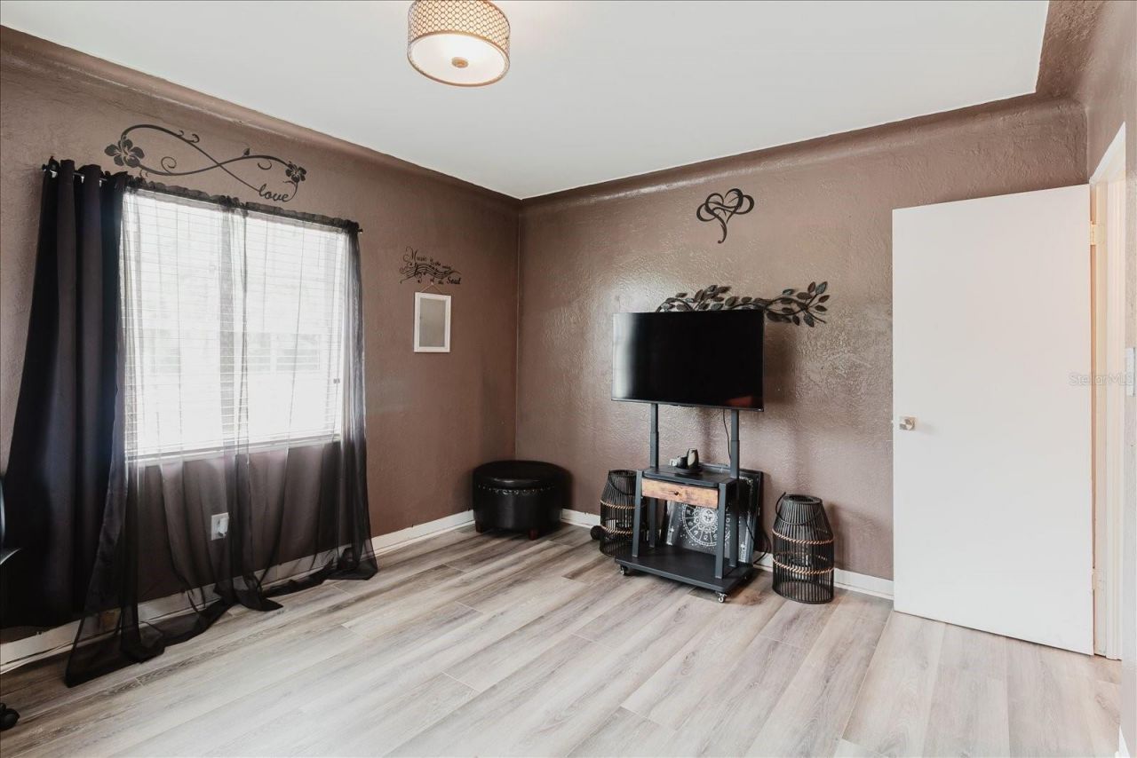 210 49 Th Street N, Saint Petersburg, FL 33710 Photo