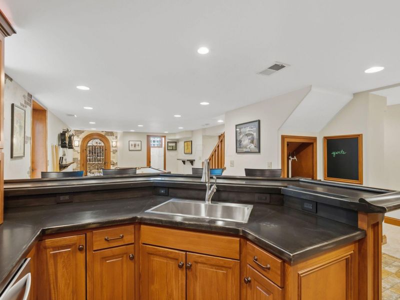 2908 S Dorchester Road, Columbus, OH 43221 Photo 56