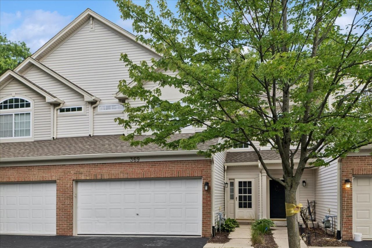 369 Abington Woods Drive, Aurora, IL 60502