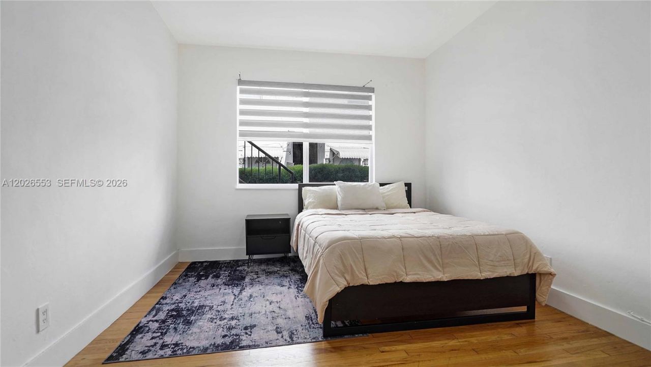 815 W 39 , Miami Beach, FL 33140 Photo