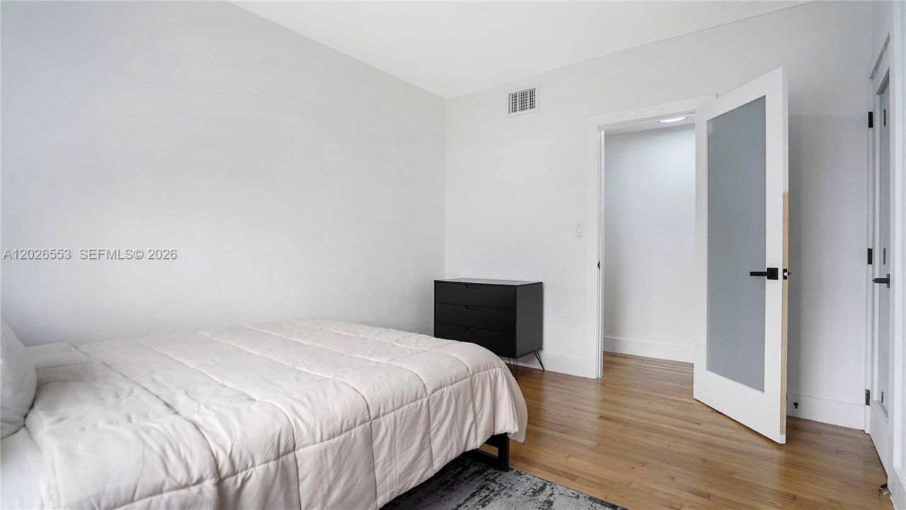 815 W 39 , Miami Beach, FL 33140 Photo