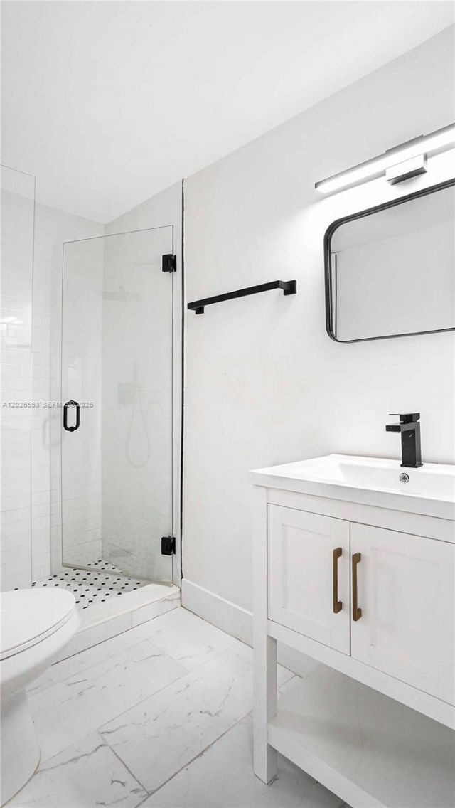 815 W 39 , Miami Beach, FL 33140 Photo