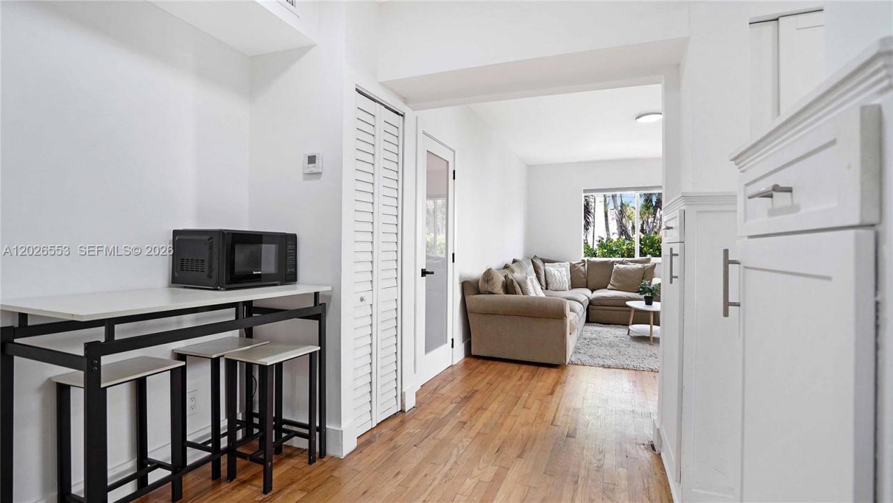 815 W 39 , Miami Beach, FL 33140 Photo