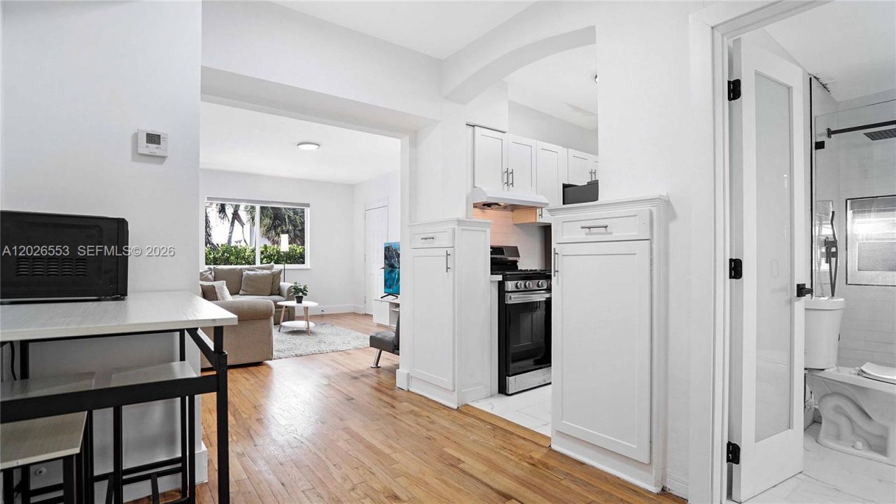 815 W 39 , Miami Beach, FL 33140 Photo