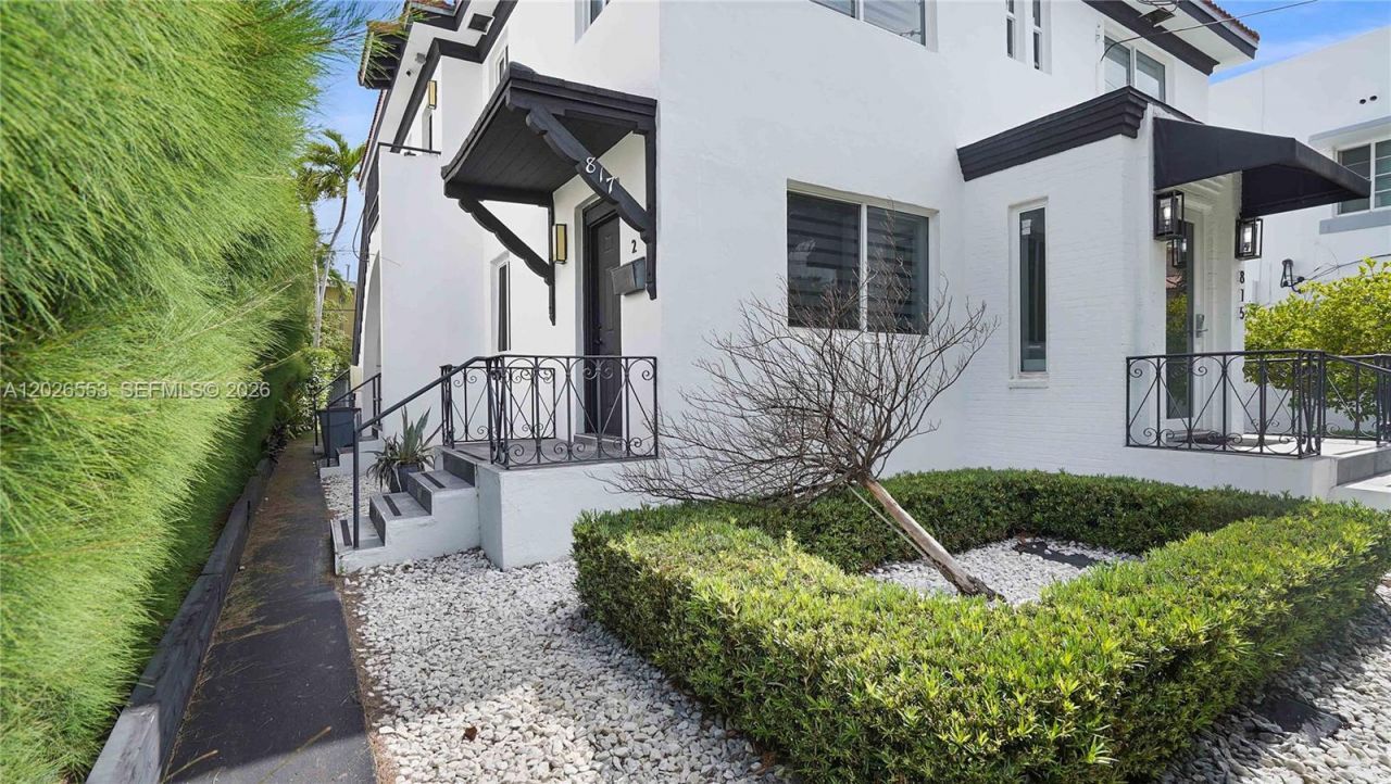 815 W 39 , Miami Beach, FL 33140 Photo