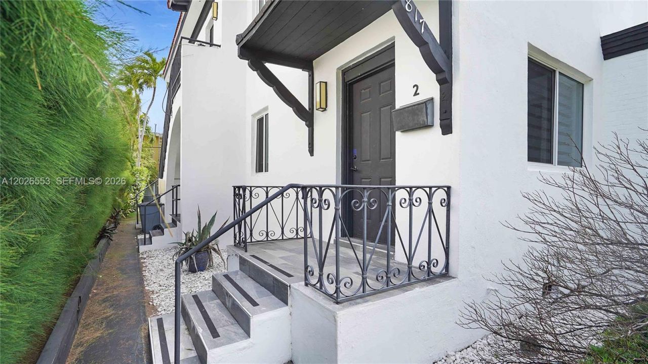 815 W 39 , Miami Beach, FL 33140 Photo