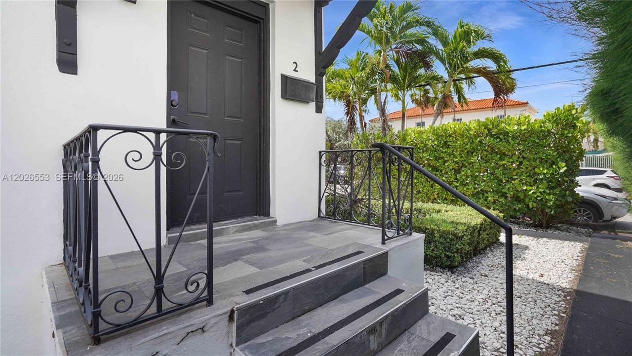 815 W 39 , Miami Beach, FL 33140 Photo