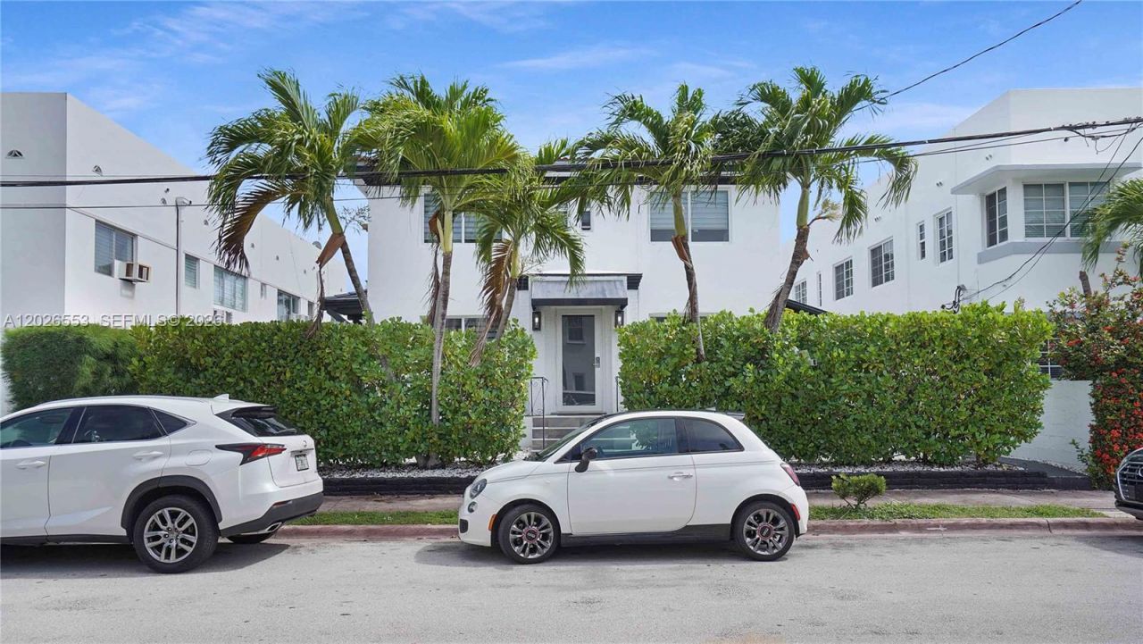 815 W 39 , Miami Beach, FL 33140 Photo