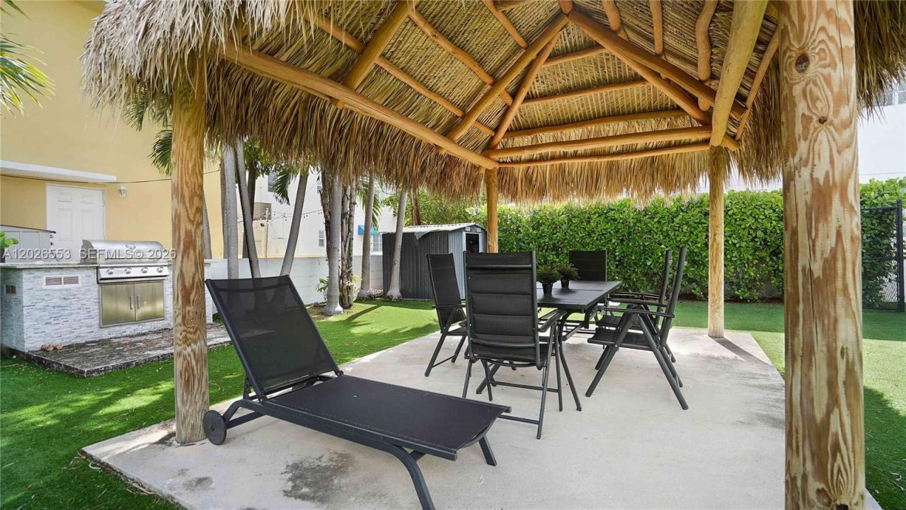 815 W 39 , Miami Beach, FL 33140 Photo