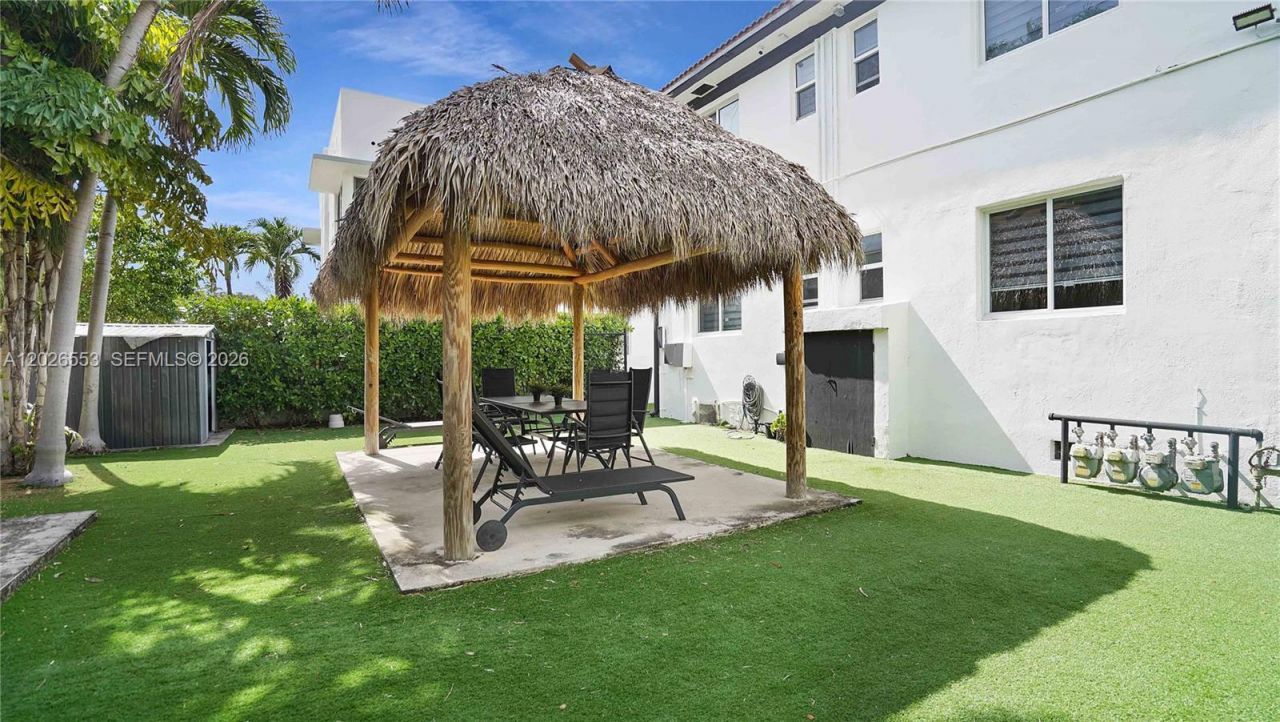 815 W 39 , Miami Beach, FL 33140 Photo