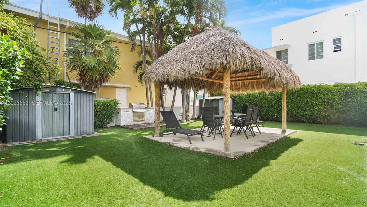 815 W 39 , Miami Beach, FL 33140 Photo