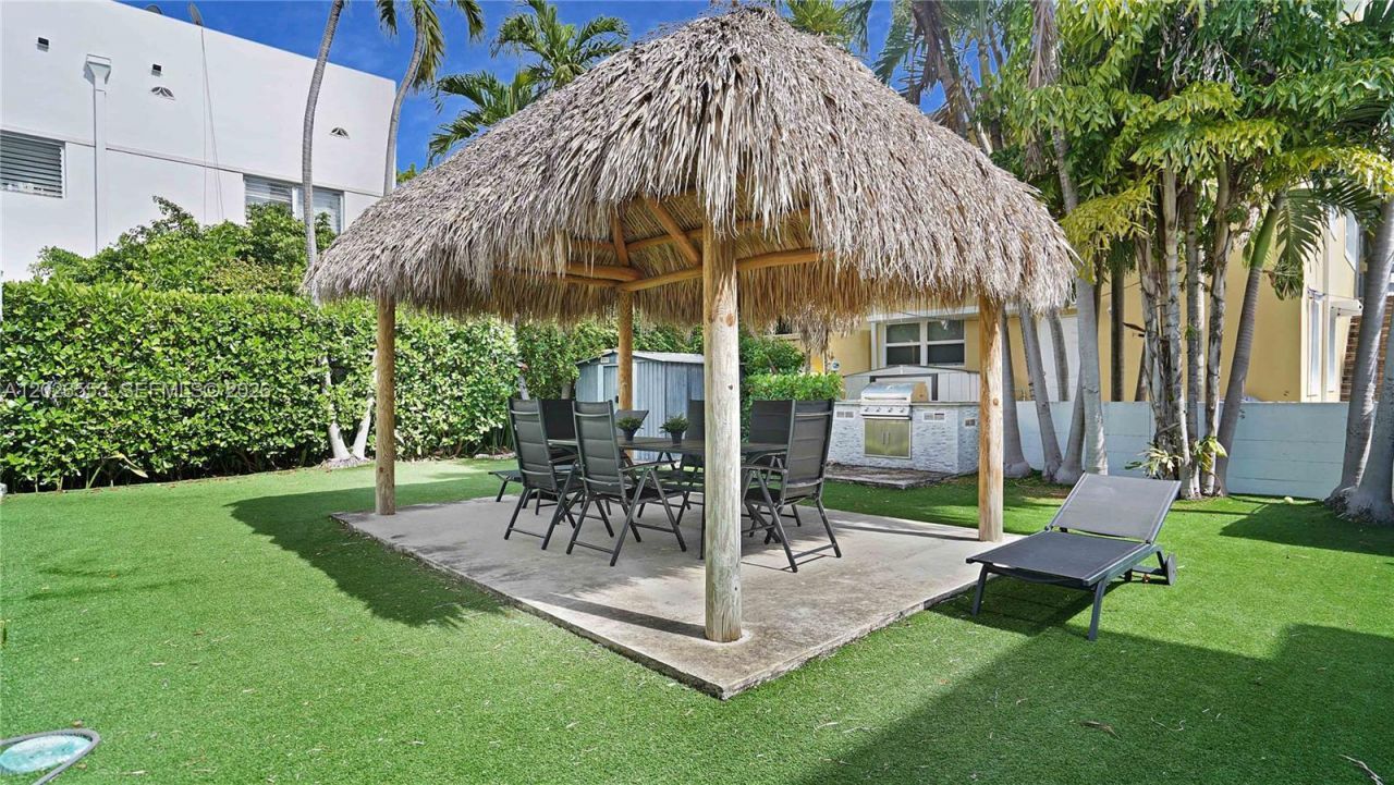815 W 39 , Miami Beach, FL 33140 Photo