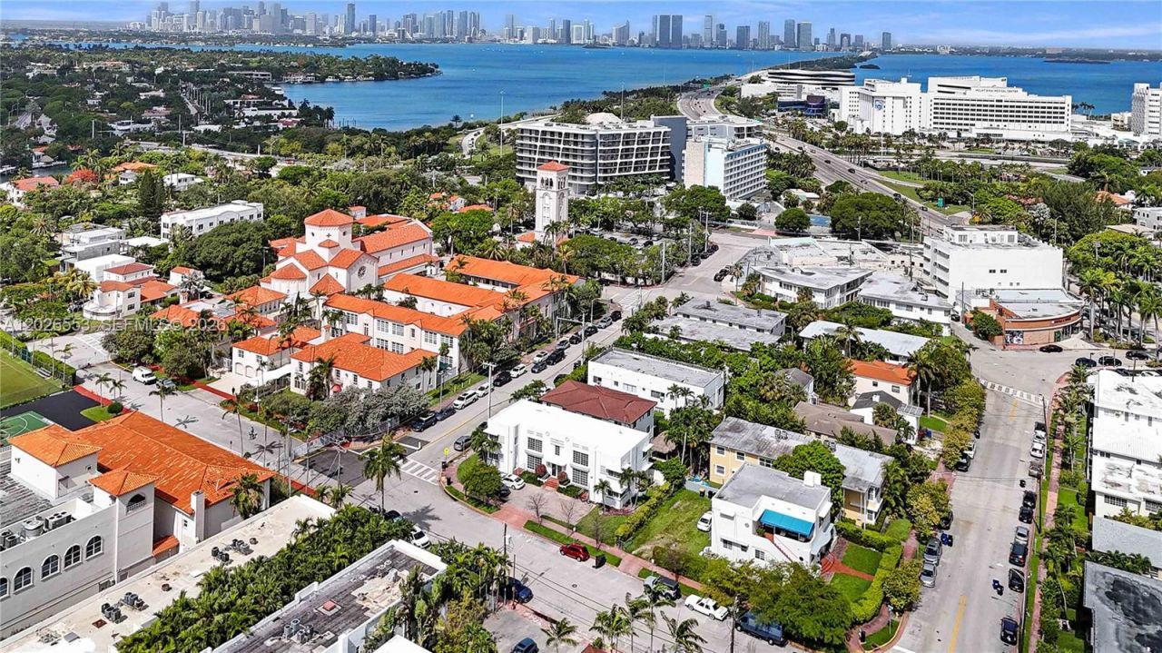 815 W 39 , Miami Beach, FL 33140 Photo
