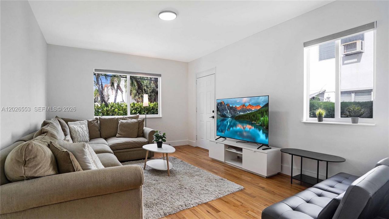 815 W 39 , Miami Beach, FL 33140 Photo