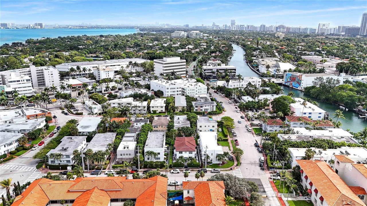 815 W 39 , Miami Beach, FL 33140 Photo