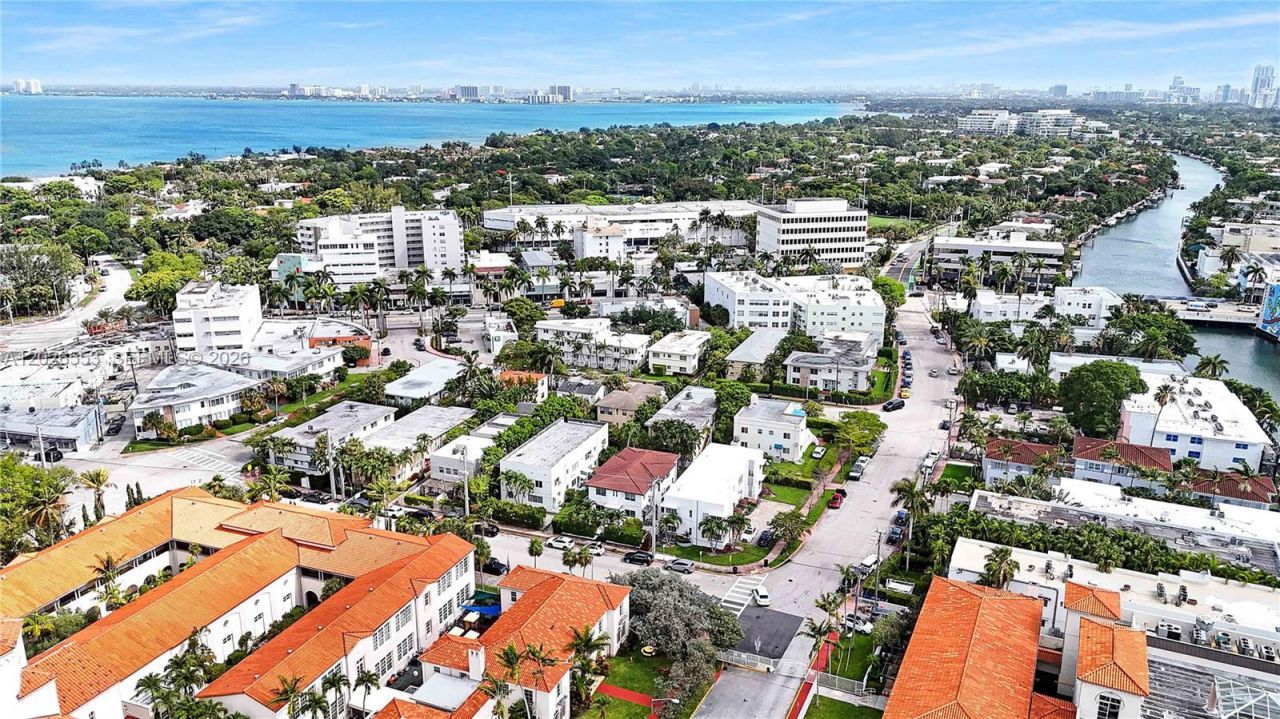 815 W 39 , Miami Beach, FL 33140 Photo
