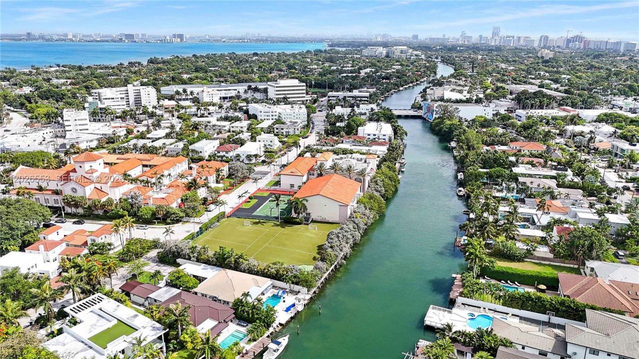 815 W 39 , Miami Beach, FL 33140 Photo