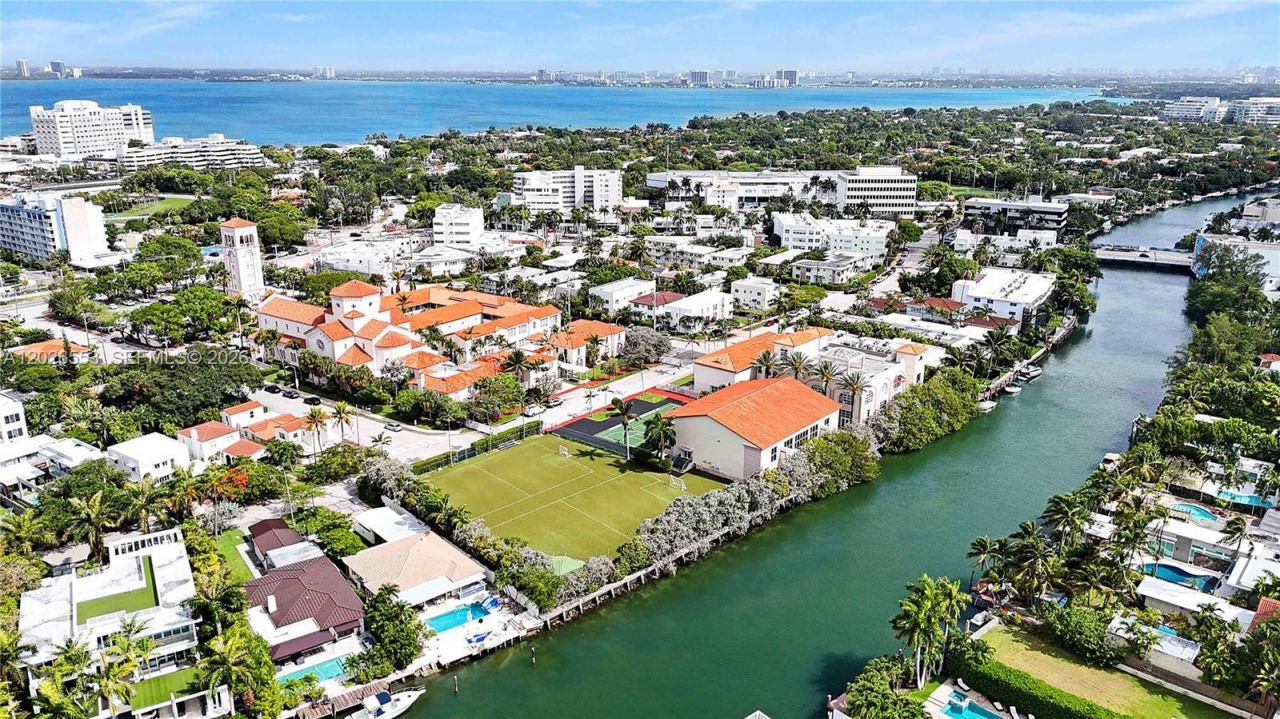815 W 39 , Miami Beach, FL 33140 Photo