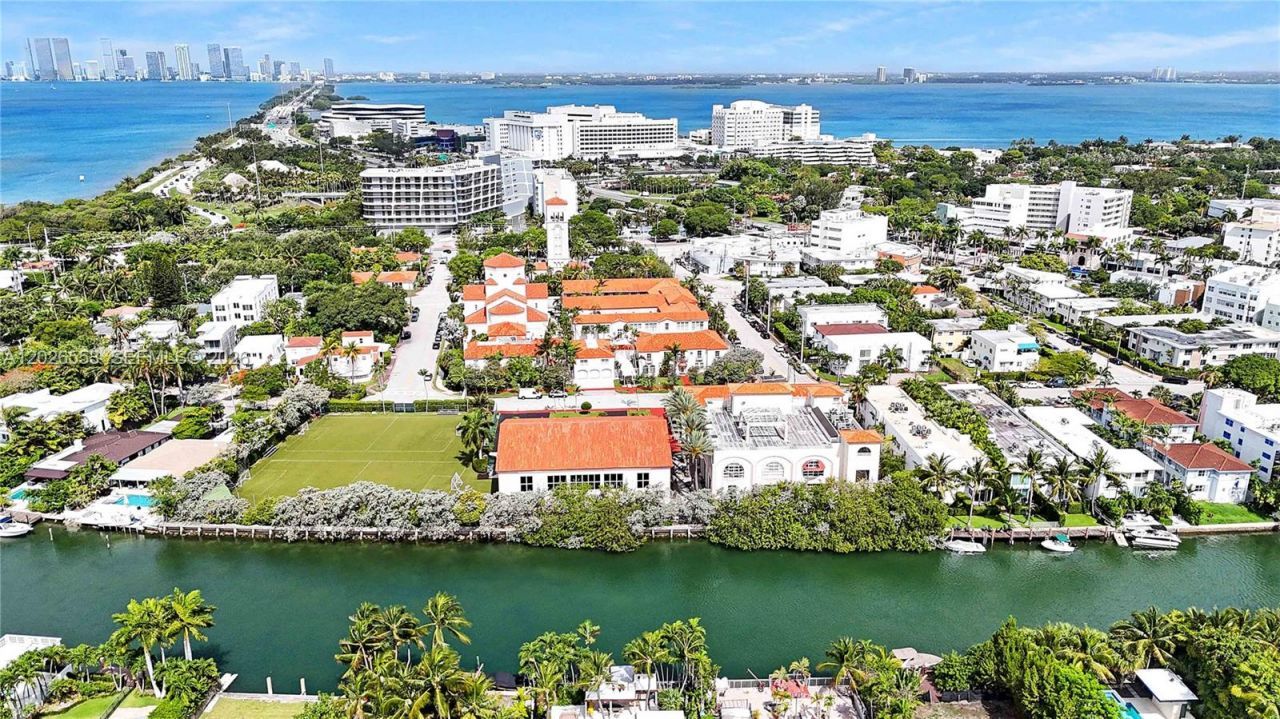 815 W 39 , Miami Beach, FL 33140 Photo