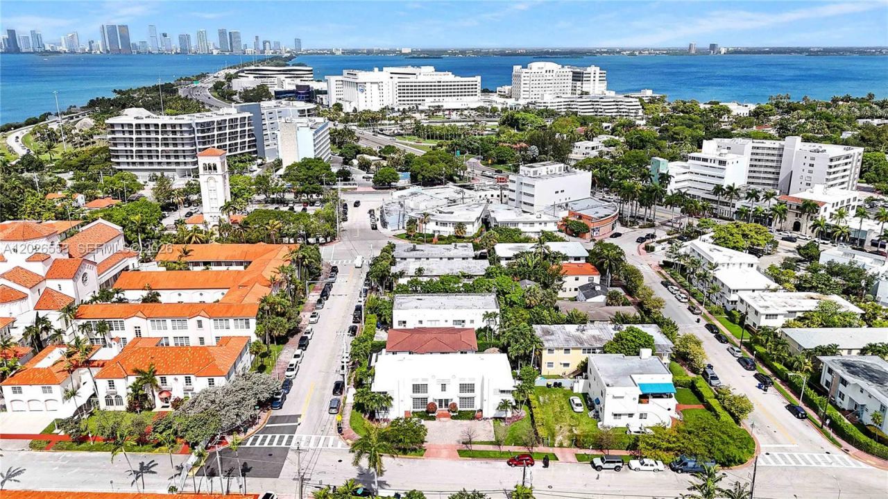 815 W 39 , Miami Beach, FL 33140 Photo