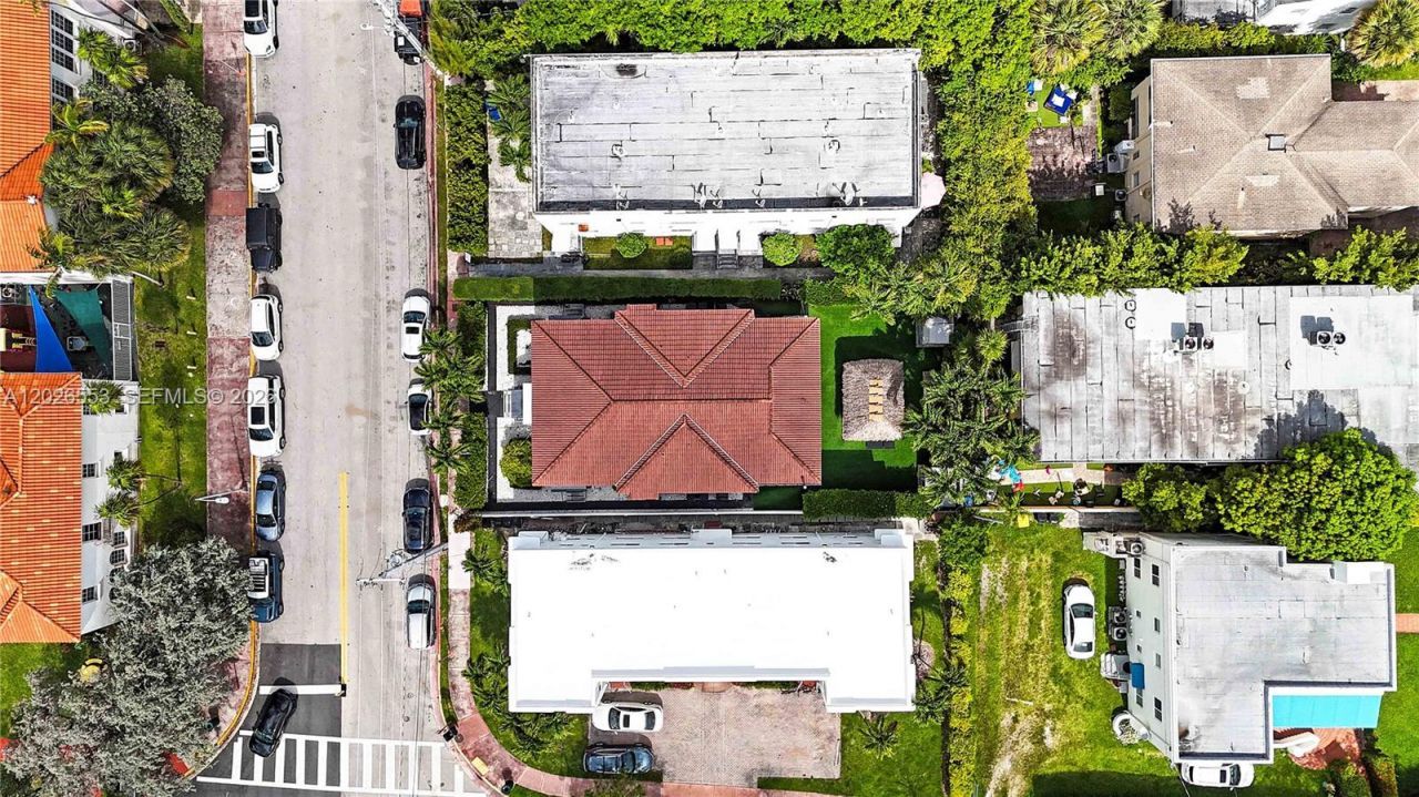 815 W 39 , Miami Beach, FL 33140 Photo