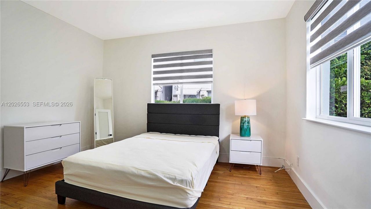 815 W 39 , Miami Beach, FL 33140 Photo