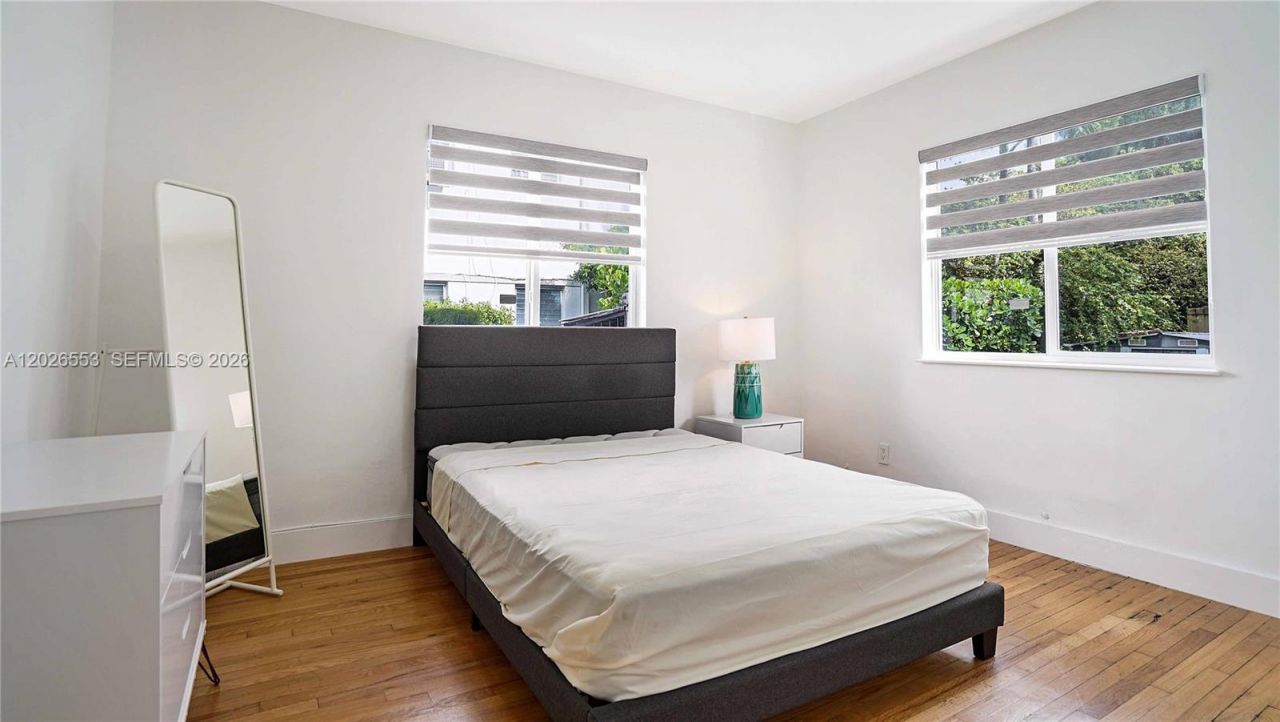 815 W 39 , Miami Beach, FL 33140 Photo
