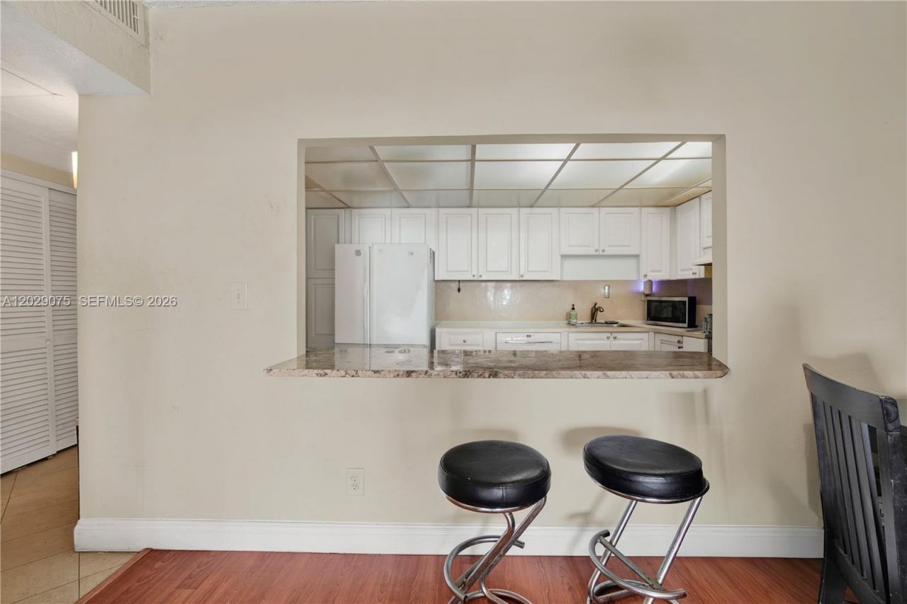 19390 Collins Ave, Unit 1419, Sunny Isles Beach, FL 33160 Photo