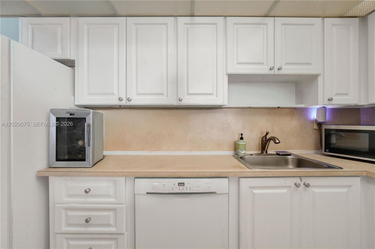 19390 Collins Ave, Unit 1419, Sunny Isles Beach, FL 33160 Photo