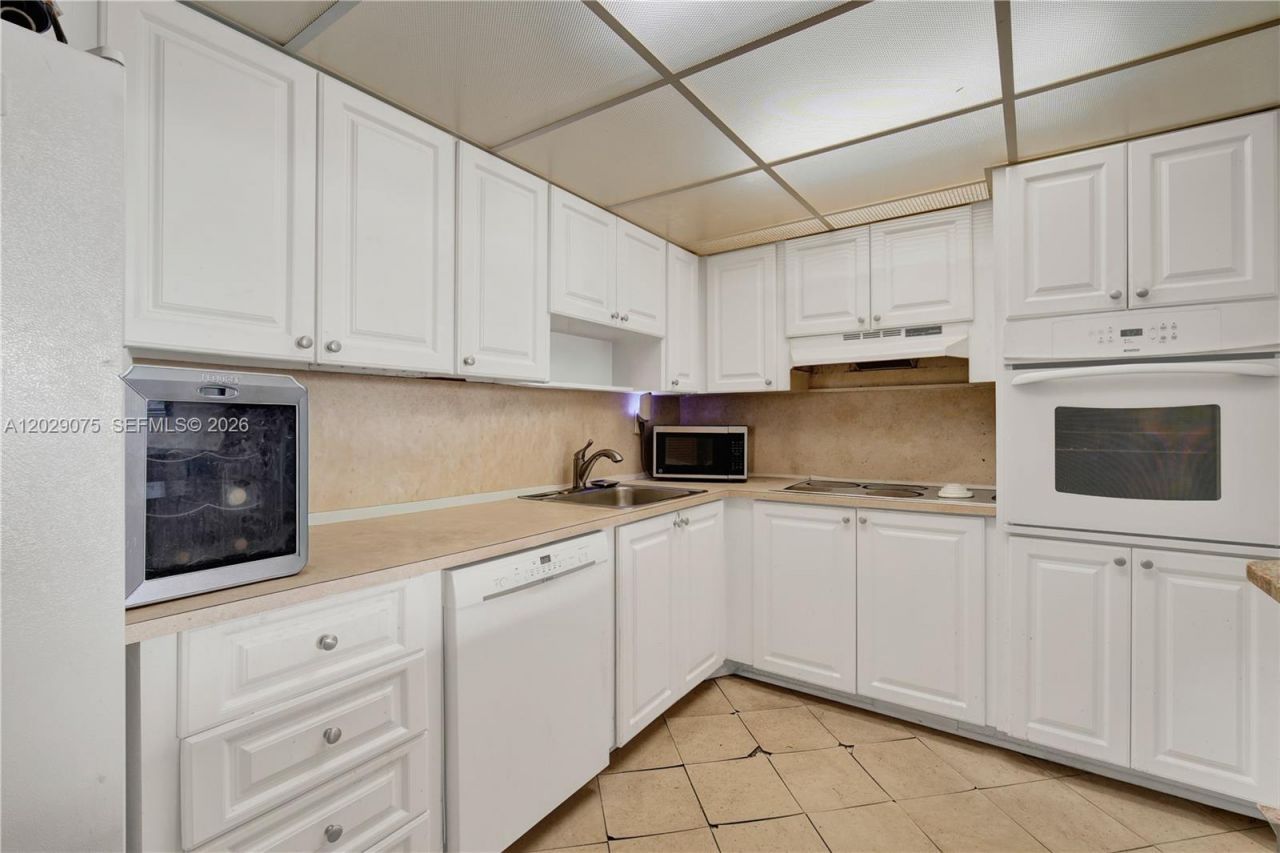 19390 Collins Ave, Unit 1419, Sunny Isles Beach, FL 33160 Photo