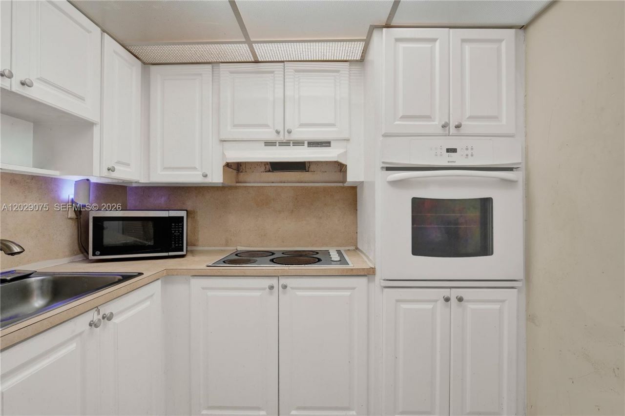 19390 Collins Ave, Unit 1419, Sunny Isles Beach, FL 33160 Photo