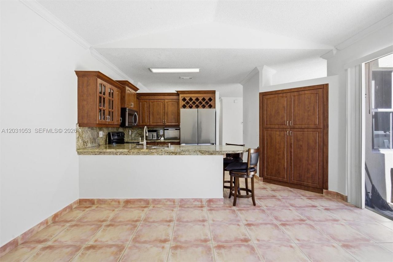 2160 NW 188th Ter , Pembroke Pines, FL 33029 Photo