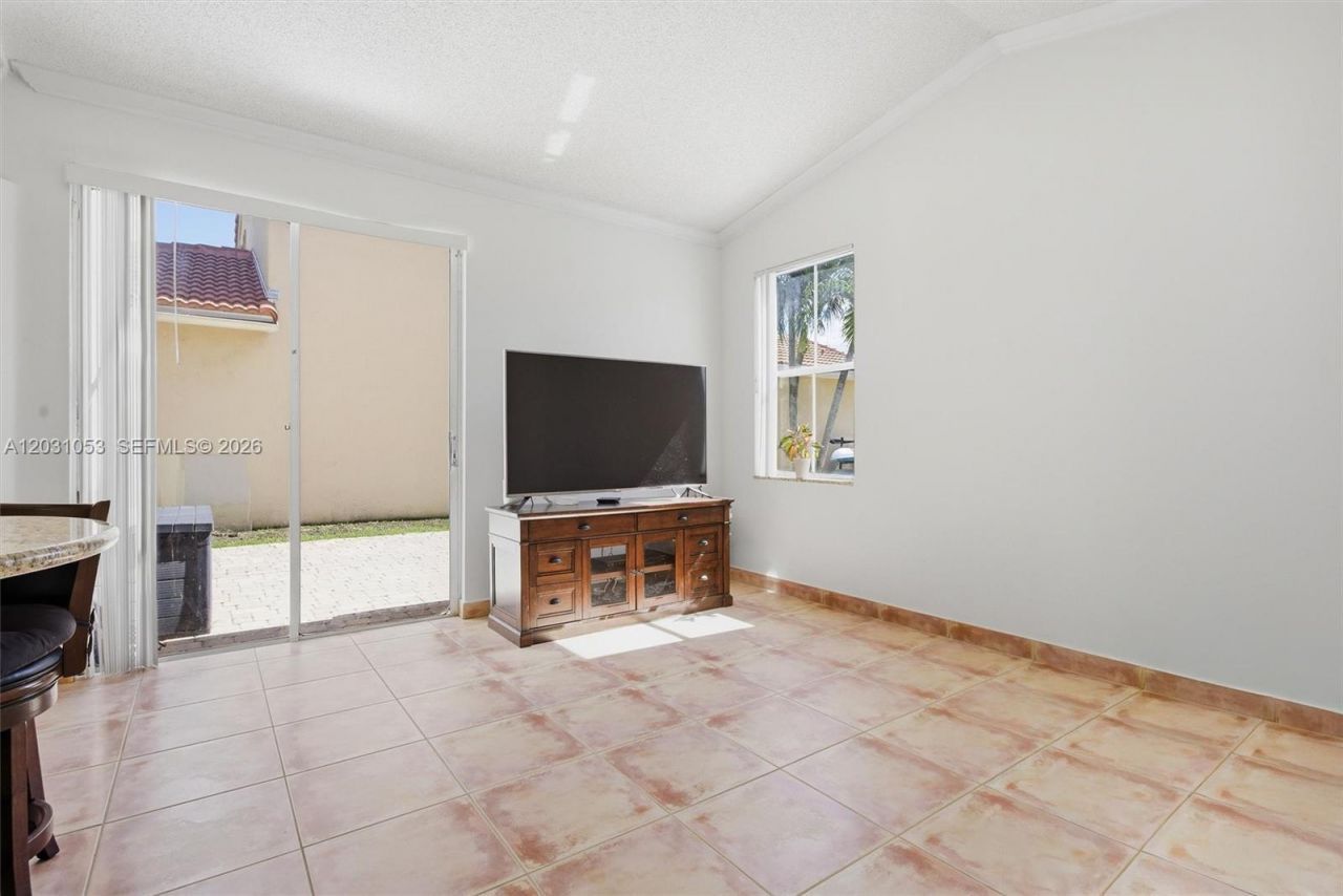 2160 NW 188th Ter , Pembroke Pines, FL 33029 Photo