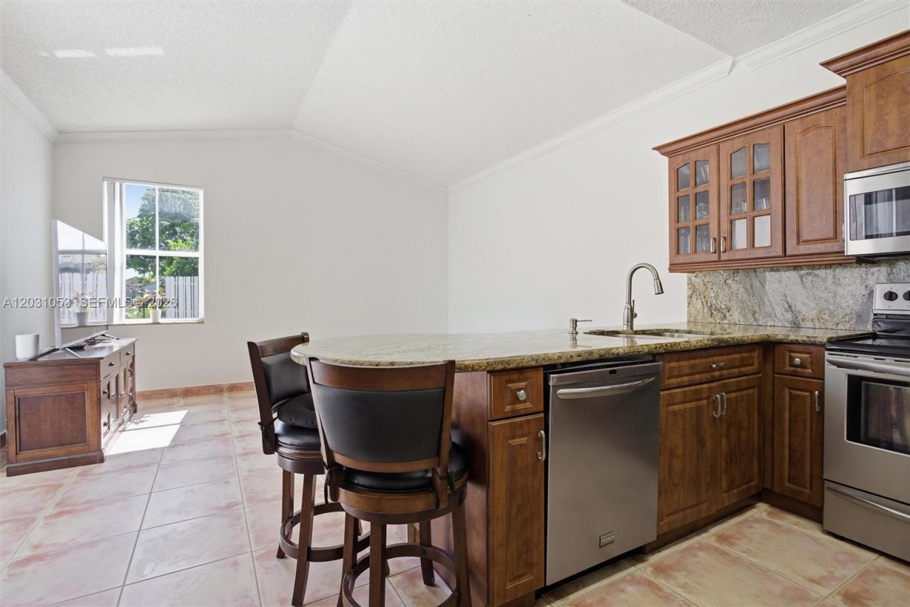 2160 NW 188th Ter , Pembroke Pines, FL 33029 Photo