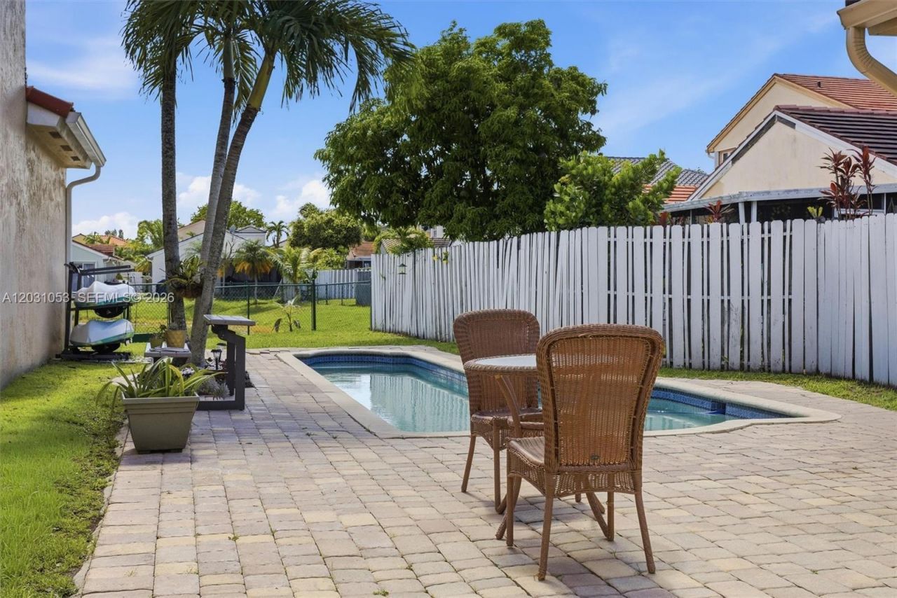 2160 NW 188th Ter , Pembroke Pines, FL 33029 Photo